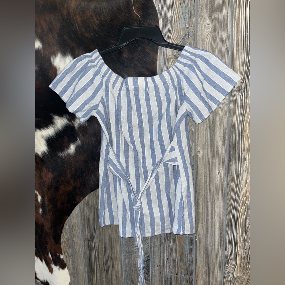 Off the Shoulder size small lightweight blue striped tie back blouse - Picture 4 of 5